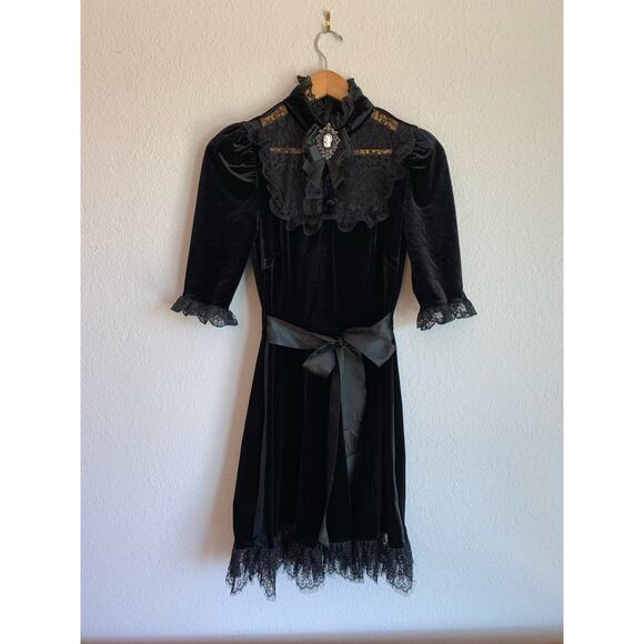 Dolls Kill Widow Ladyhawke Black Velvet Cameo Collar Dress Small - Picture 4 of 8